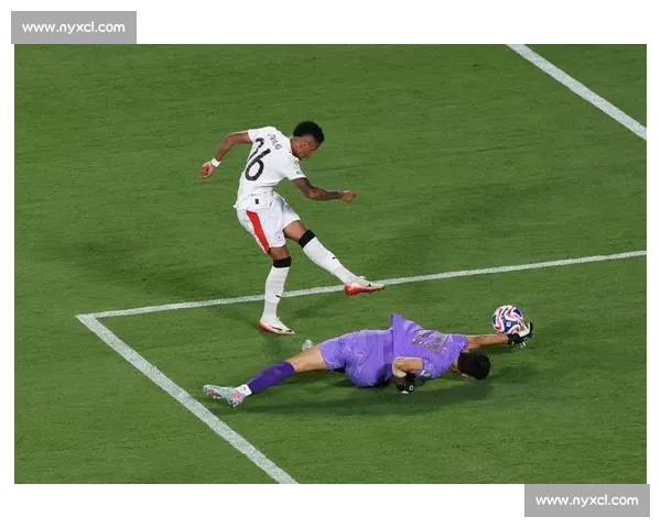 早报：世俱杯豪门突围战陷困境，冷门频现晋级迷雾重重